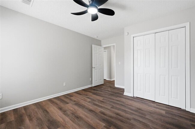 Building Photo - 465 Camella Cir