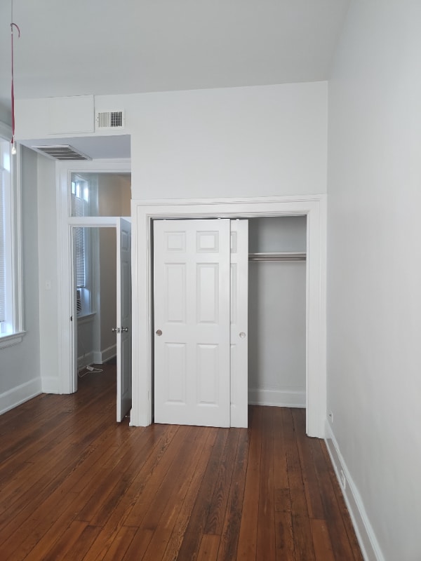 Building Photo - 309 E 13th St