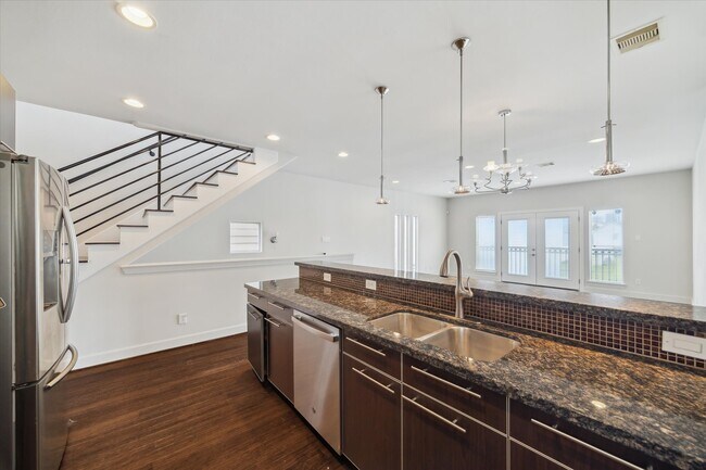 Building Photo - 3041 Clinton Dr