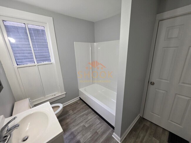 Building Photo - 822 N 7th St