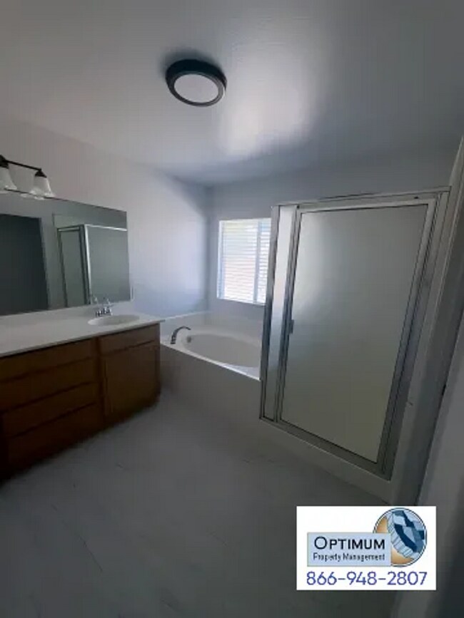 Building Photo - Spacious 4-Bedroom Home with Elegant Finishes & Convenient Location