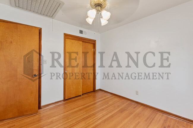 Building Photo - 1707 S Mission Rd