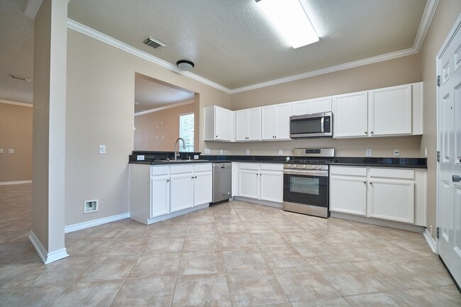 Building Photo - 18814 Sandelford Dr