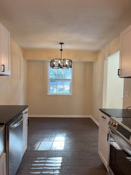 Building Photo - 728 Pointe Ct