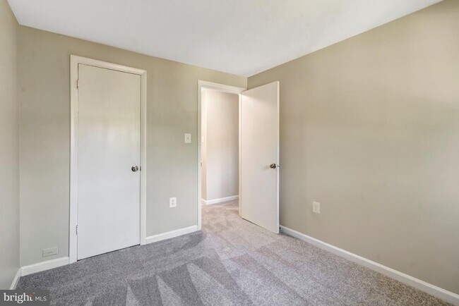 Building Photo - 7065 Leewood Forest Dr