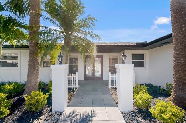 Building Photo - 3924 Versailles Dr