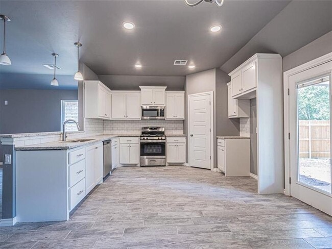 Building Photo - 409 Grove St