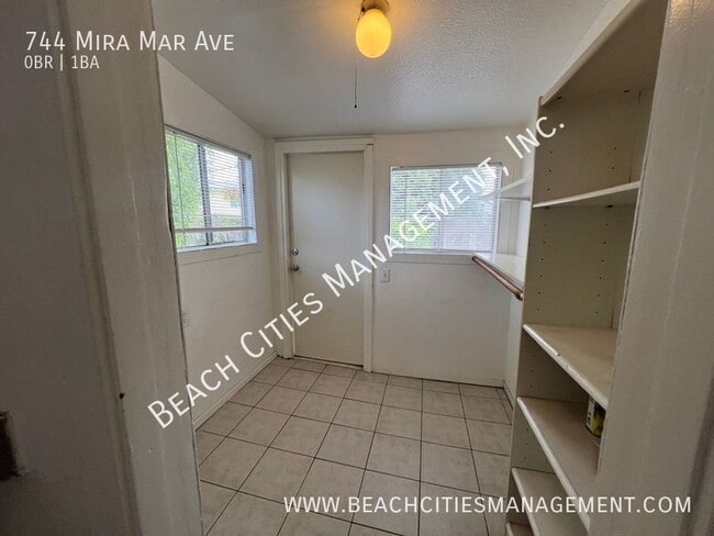 Building Photo - 744 Mira Mar Ave