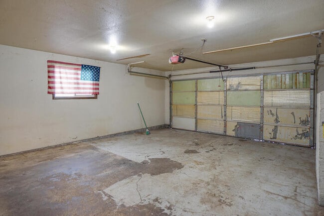 Building Photo - 13817 NE 35th Cir