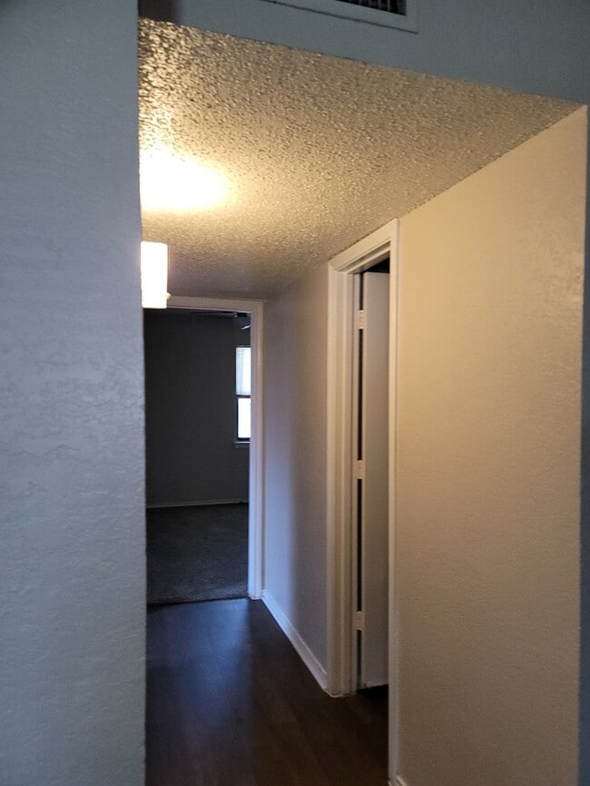 Building Photo - Duplex in Saginaw 2 bedrooms 1 bath