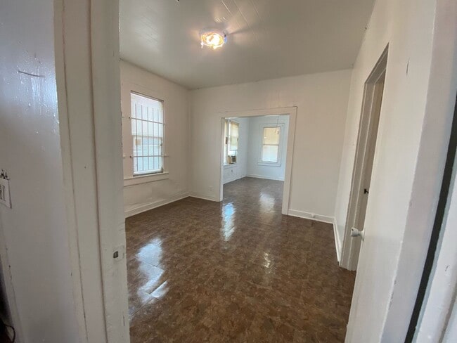 Building Photo - Home For Rent