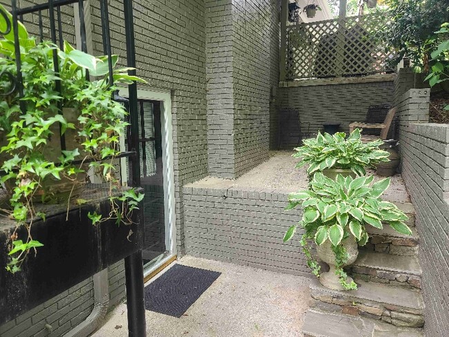 Building Photo - 6735 River Springs Ct NW