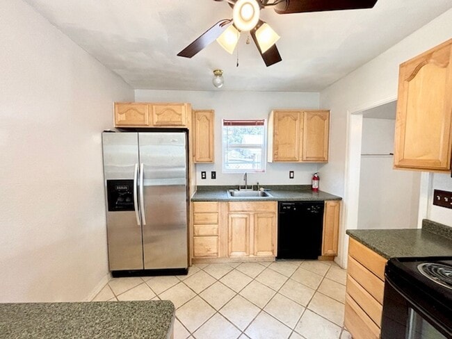 Building Photo - FREE RENT UNTIL OCTOBER 15TH