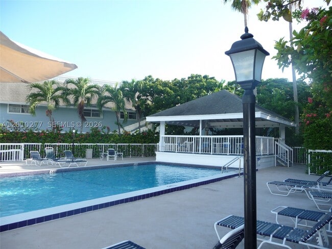 Building Photo - 798 Crandon Blvd