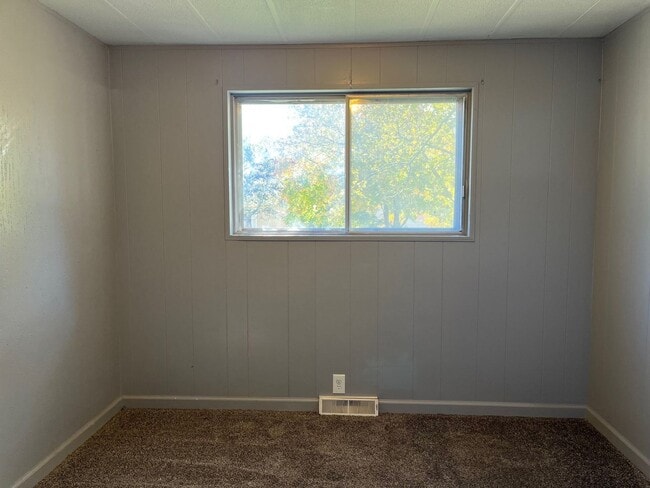 Building Photo - Charming 3 bedroom, 1 bath rental home in ...