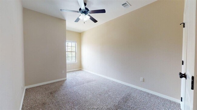 Building Photo - 303 Ash St