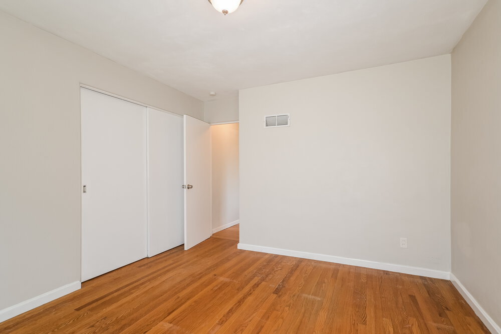Building Photo - 605 Plantmore Dr