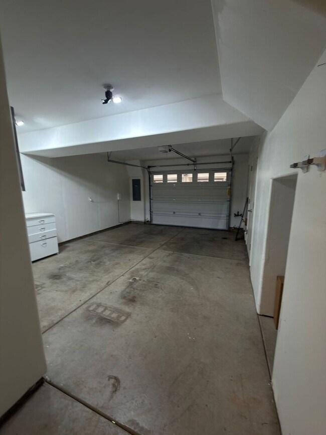 Building Photo - 28521 SW Orleans Ave