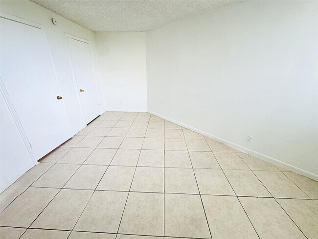 Building Photo - 2000 N Congress Ave