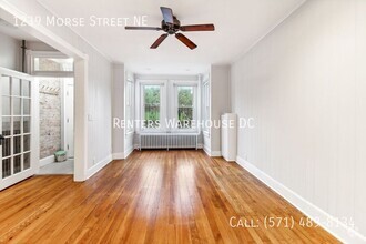 Building Photo - Charming 2-level 3Bd/1.5Bth TH W/Parking! ...