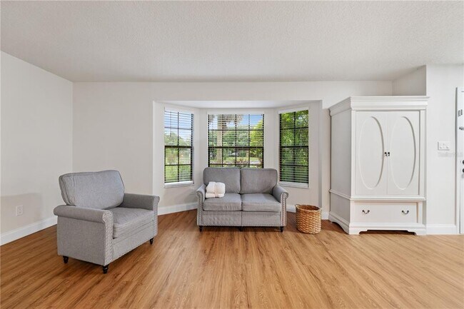 Building Photo - 3253 Oak Point Cir