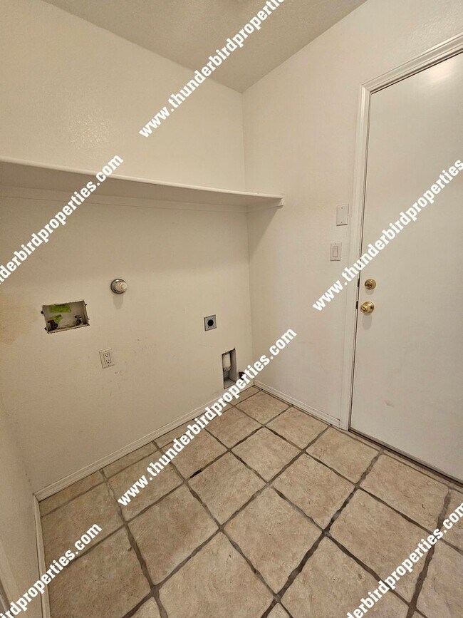 Building Photo - Lovely 3 Bedroom, 2 Bathroom, 2 Car Garage and 1,552 Sq. Ft. Home in Albuquerque.
