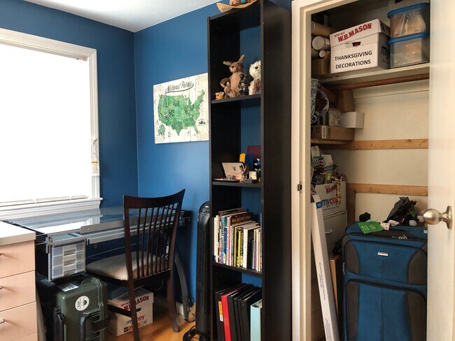 Building Photo - 112 Rowe St