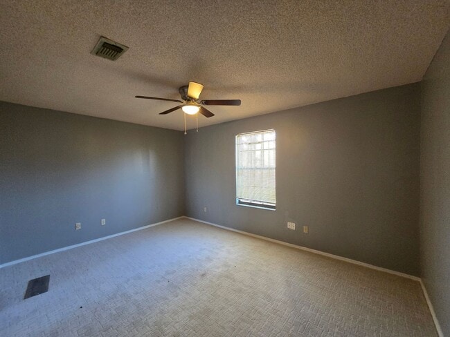 Building Photo - COMING SOON - 3 Bedrooms 2 1/2 Baths Northside