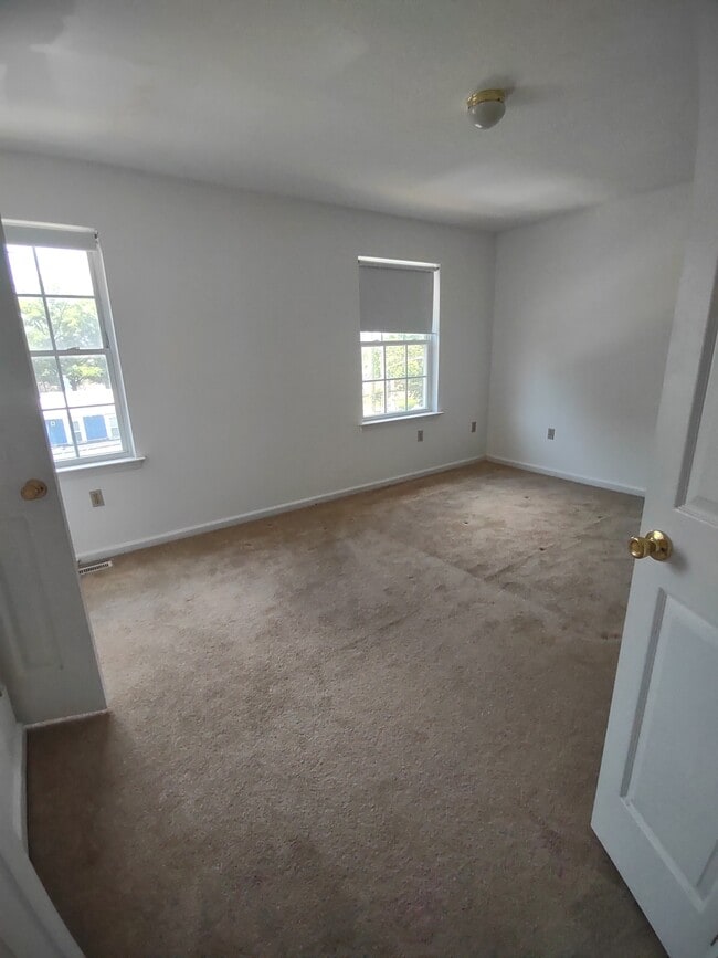 Building Photo - 404 S Claymont St