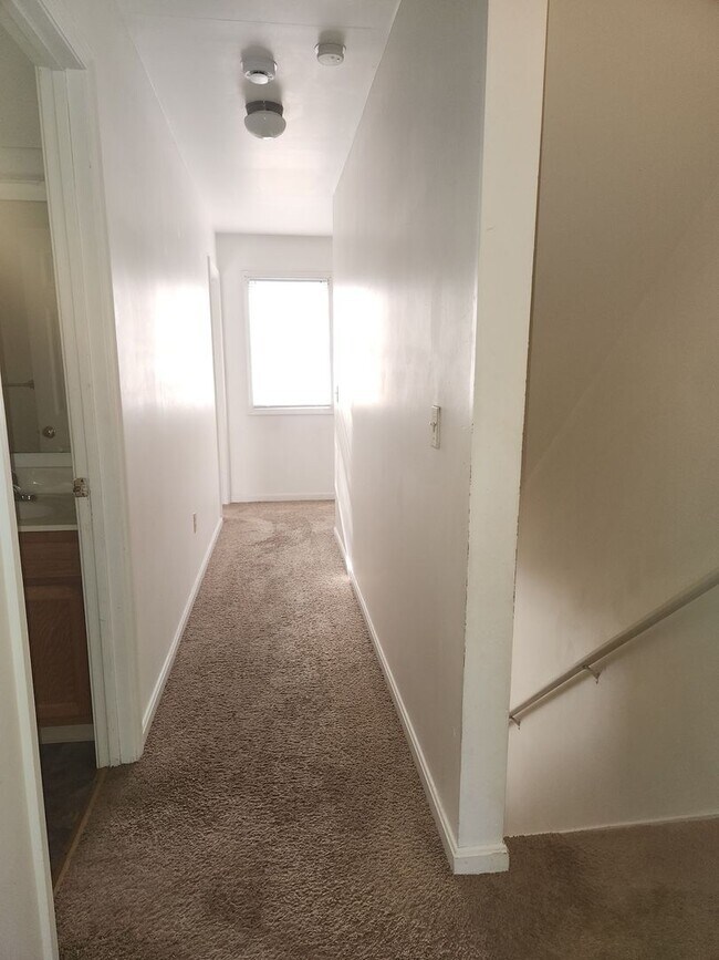 Building Photo - 811 E King St