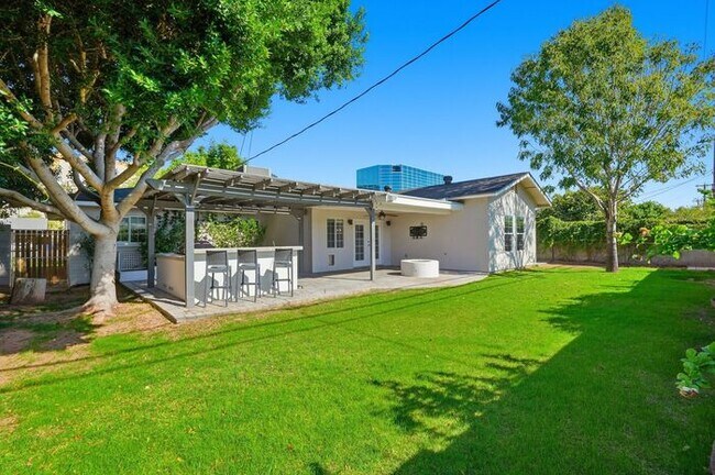 Building Photo - Modern 4 Bedroom, 3 Bathroom Home