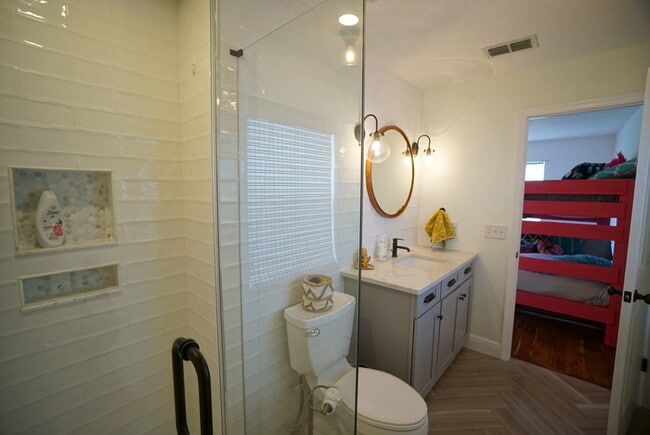 Building Photo - Unique South Tampa 3/3/2 Home