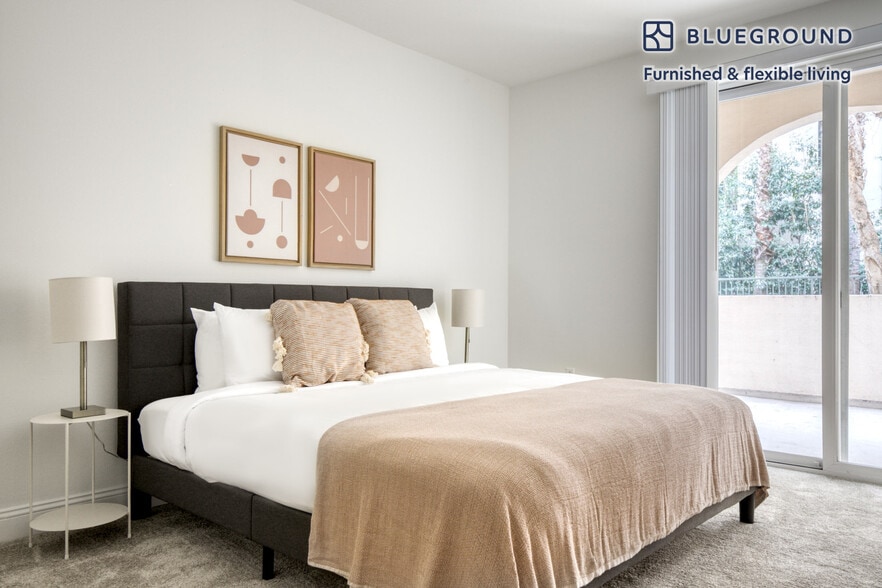 Building Photo - 5710 Crescent Prk E