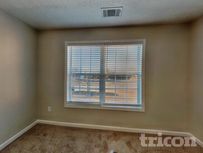 Building Photo - 1055 Crown Landing Pkwy