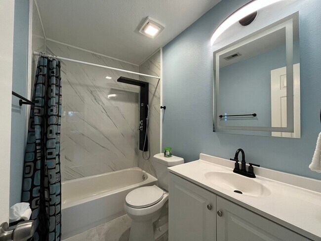 Building Photo - 20702 Settlers Lake Cir N