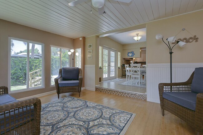 Building Photo - 5850 24th Ave S