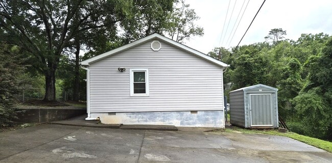 Building Photo - 332 N Fishtrap Rd