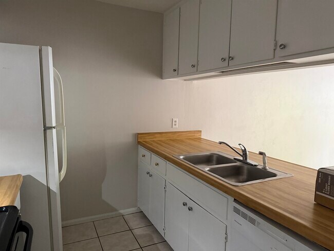 Building Photo - 203 Parkbrook Cir