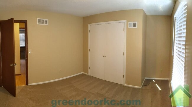 Building Photo - 849 S Lindenwood Dr