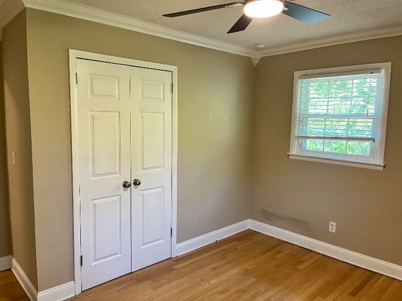 Building Photo - 502 N Gilmer Park