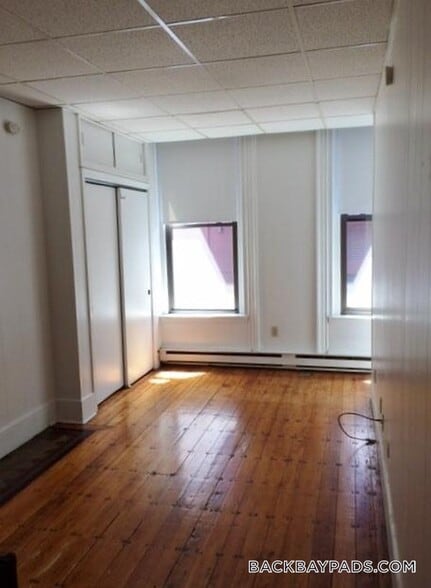 Building Photo - 272 Newbury St