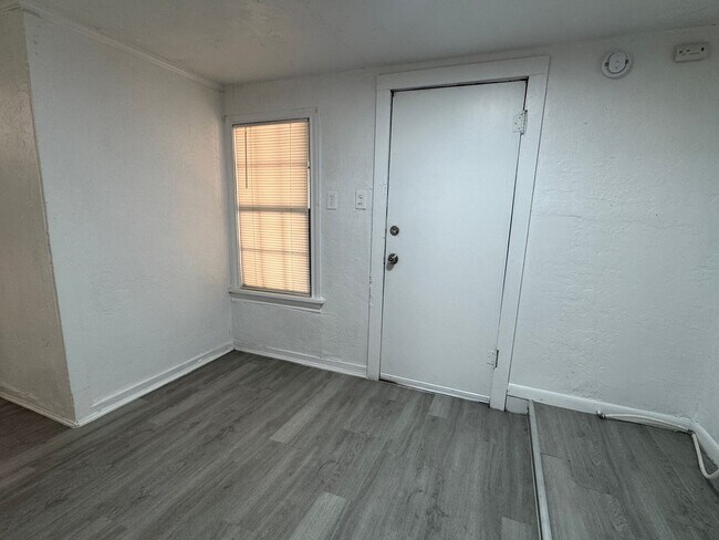 Building Photo - 1505 SW 8th St