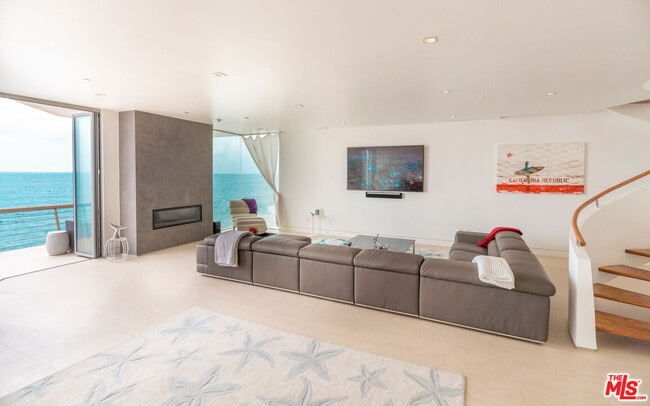 Building Photo - 27102 Malibu Cove Colony Dr