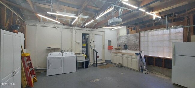 Building Photo - 6050 Gitana Ave