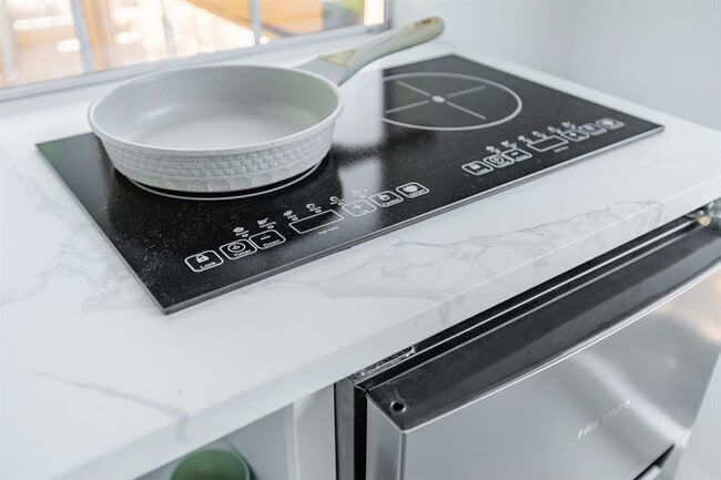 Building Photo - 2405 Trafalgar Dr