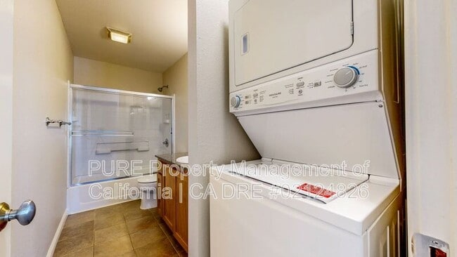 Building Photo - 110 5th St