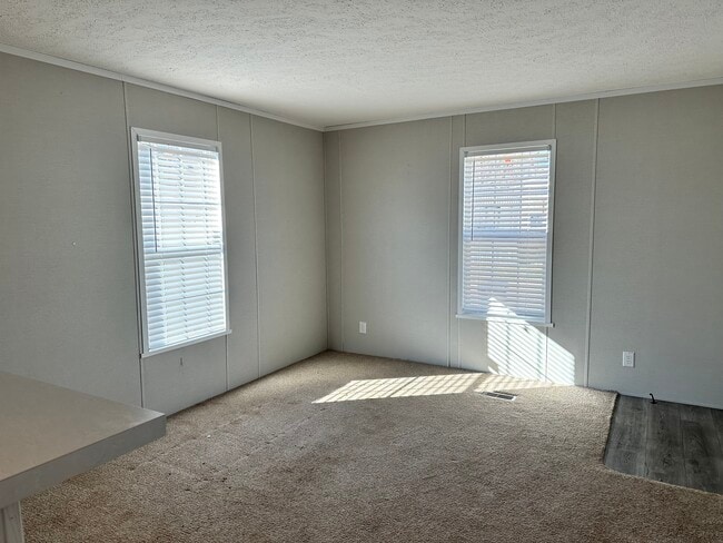 Building Photo - 35 Pansy Dr