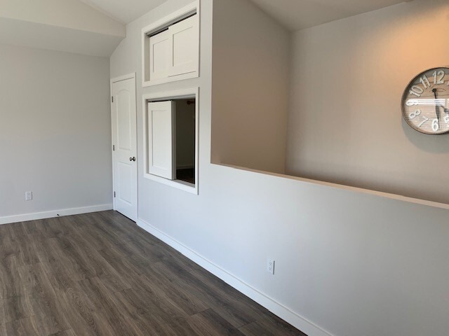 Building Photo - Gorgeous Studio ~ Convenient Location in E...