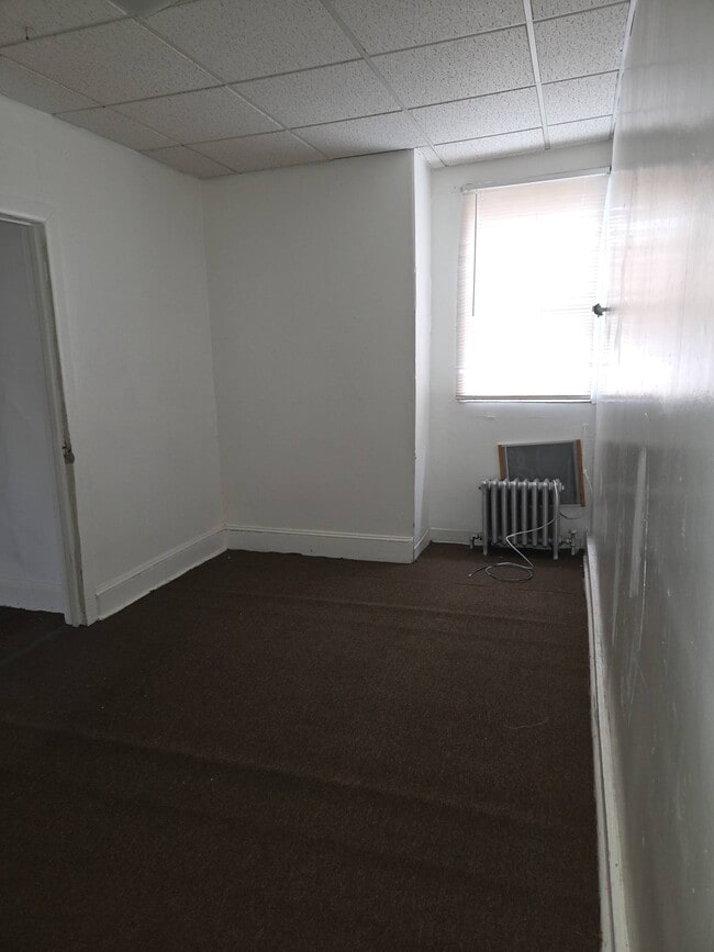 Building Photo - 2046 S Beechwood St