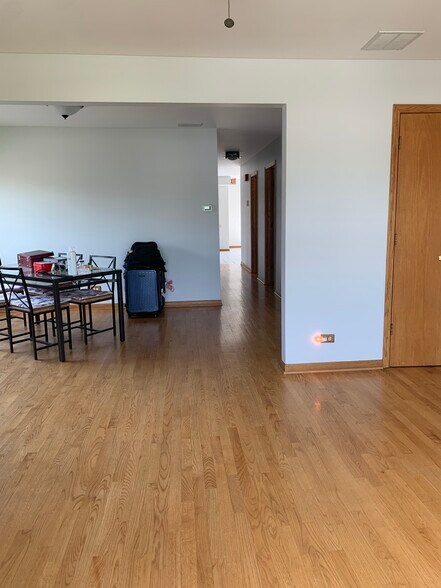 Building Photo - 8826 N Chester Ave